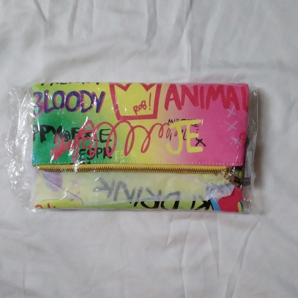 AKIRA Graphic Graffiti Clutch Handbag - Picture 5 of 10